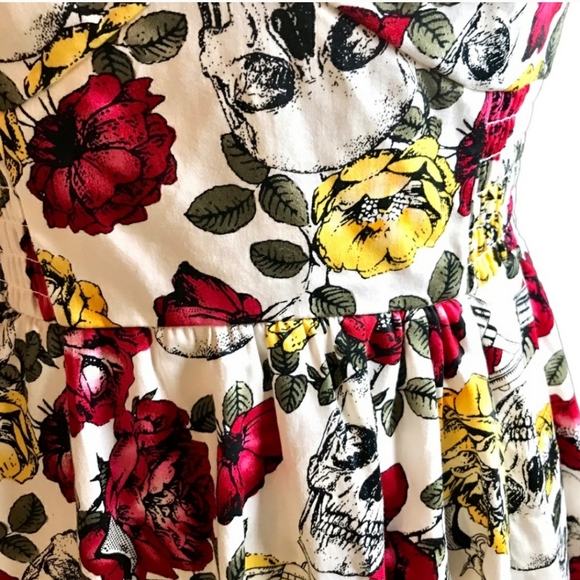 Rockabilly Guns N Roses Sweetheart Dress - Picture 5 of 11